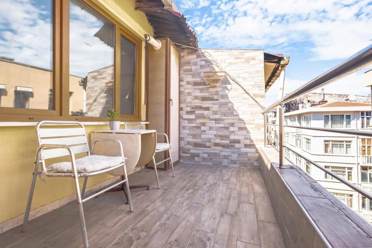 Colorful And Central Flat With Balcony In Kadikoy Istanbul